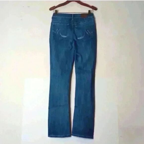 Classic Blue Women's Jeans - Picture 2 of 12